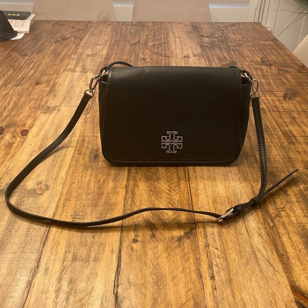 Tory Burch Britten pebbled Leather Crossbody in color Black